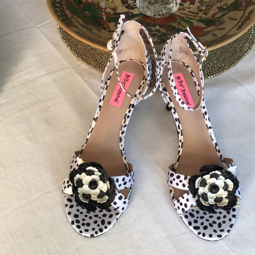 Betsy Johnson Ankle Strap ,B & W Satin, High Gloss Black Heel 2.5”, Size 9M